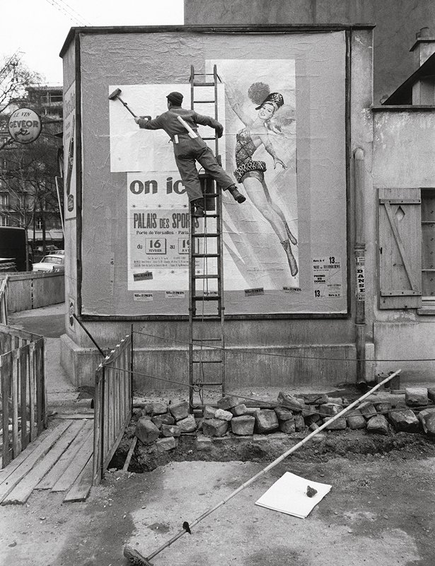 Paul Almasy - Le colleur d'affiches, Paris 1950