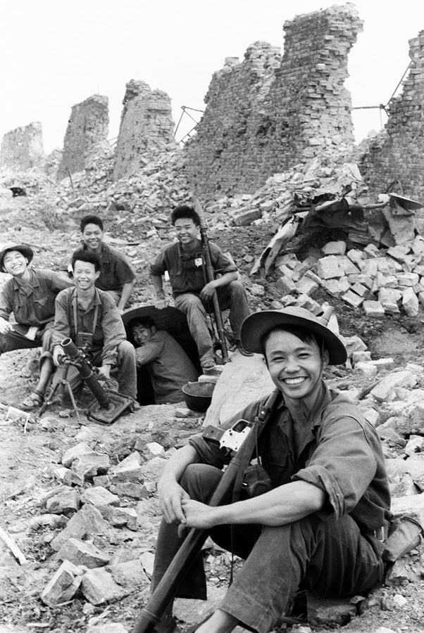 Doan Cong Tinh - Sourire de victoire, la citadelle de Quang Tri appartient à l'armée du Nord, Vietnam 1972