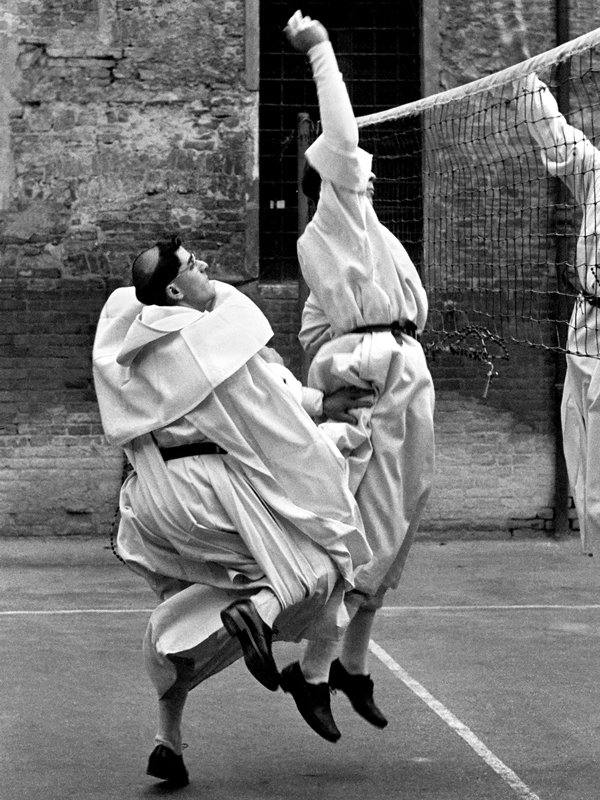 Nino Migliori - Gente dell'Emilia - Frati volanti, Bologna 1956