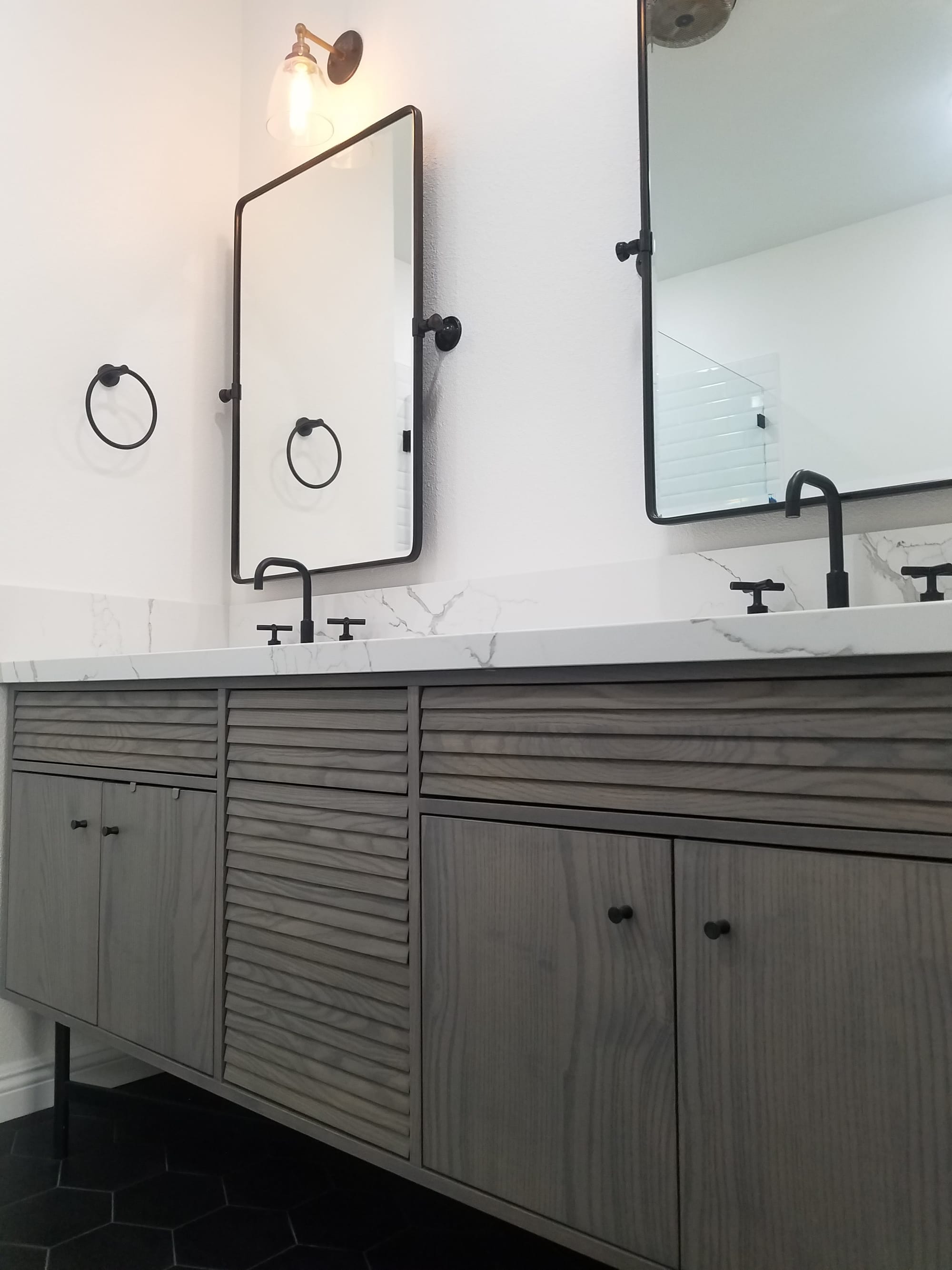 Popular Bathroom - Jackie D. 91403 - Sherman Oaks