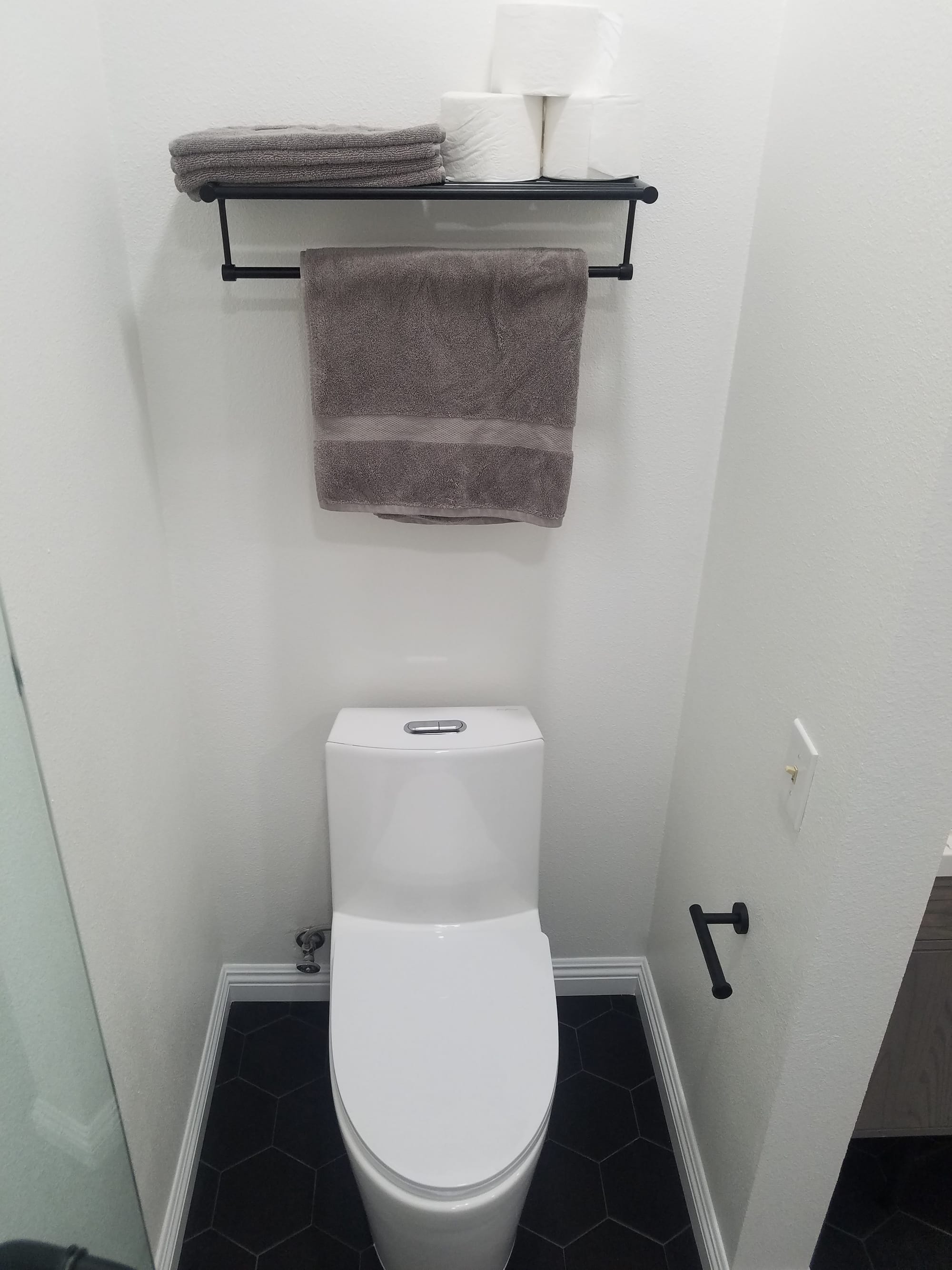 Popular Bathroom - Jackie D. 91403 - Sherman Oaks