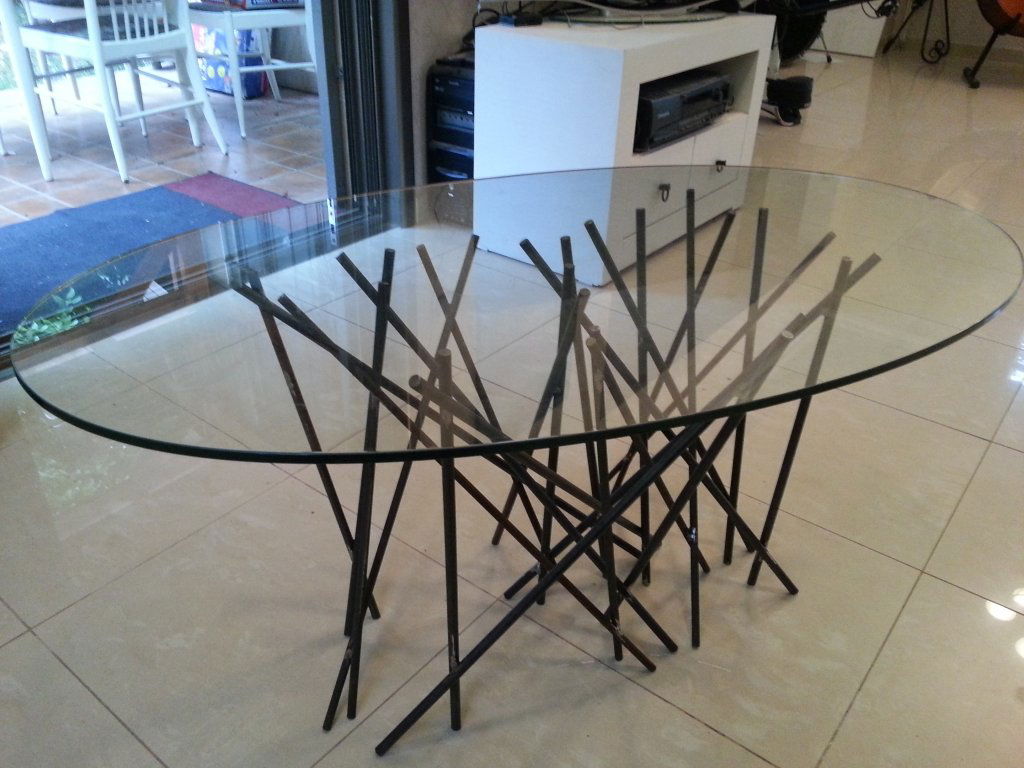 שולחן סלון ברזל וזכוכית