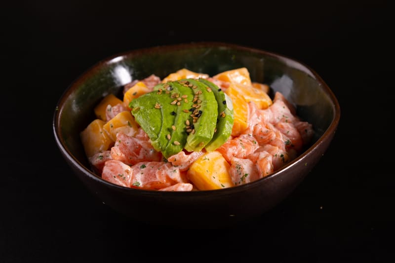 Chirashi Tartare de Saumon Mangue et Lait de Coco Avec Avocat - MAS SUSHI