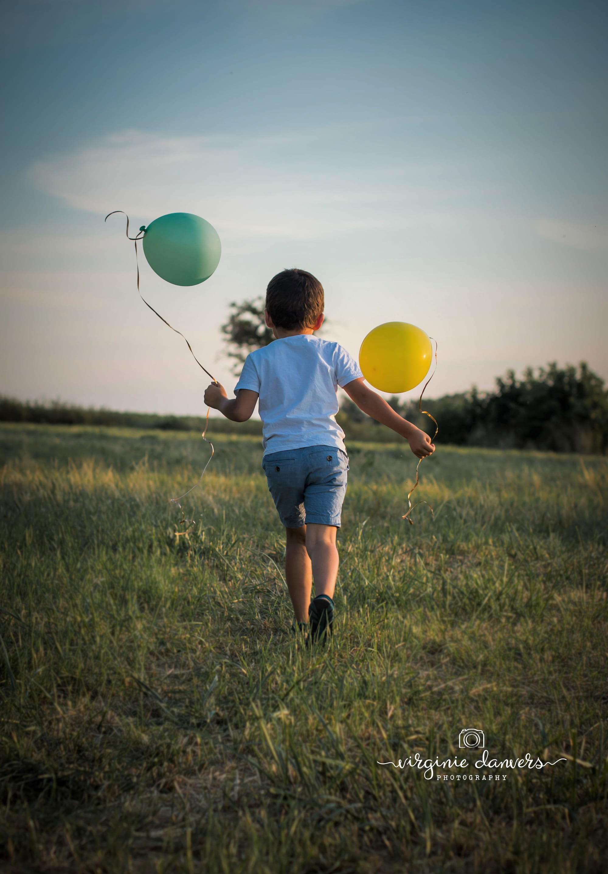 petit garcon ballons