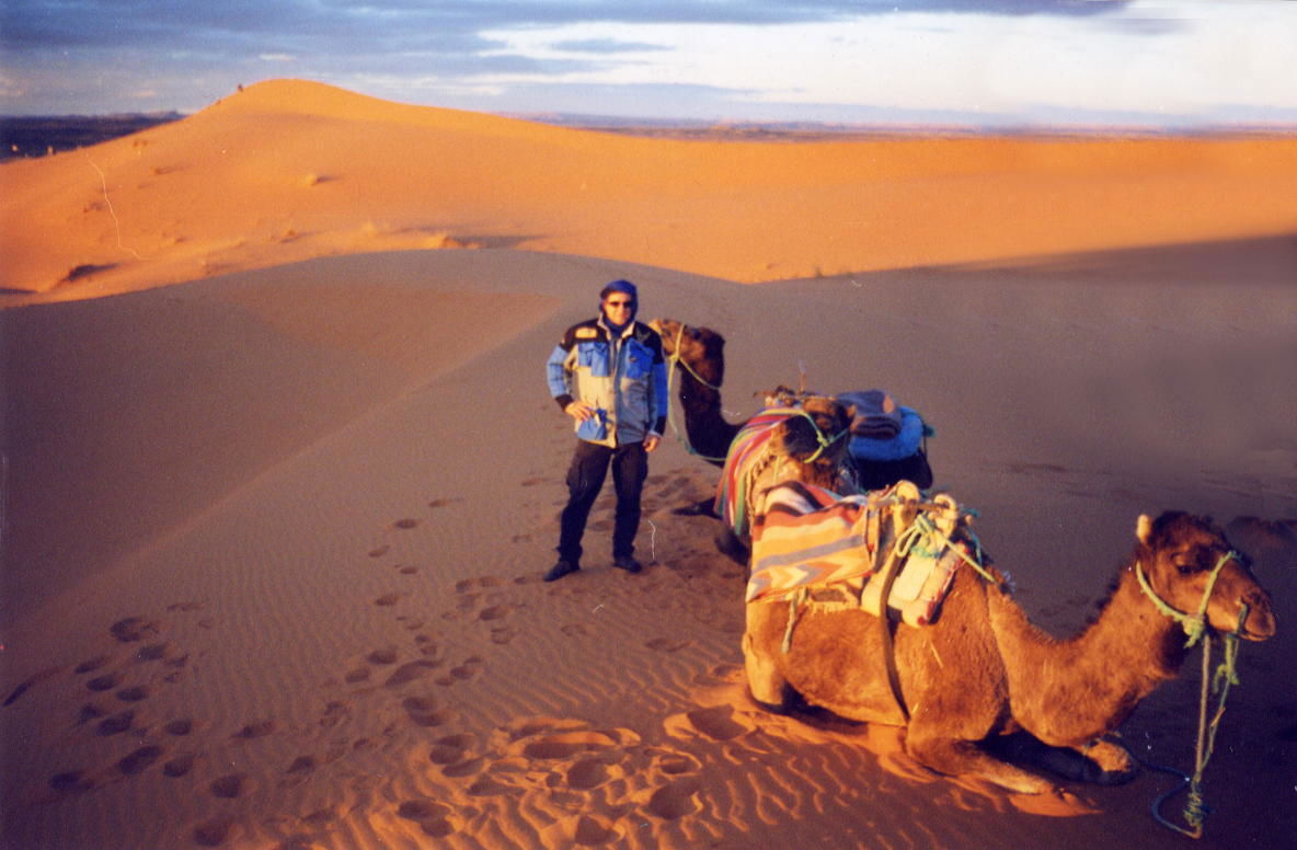 Dr. Jons y sus camellos, diciembre 2000.