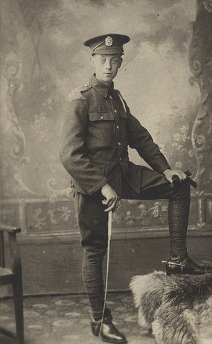 MORRIS, James, DCM, 1709. KIA. Tank Corps in 2KEH uniform in 1915.