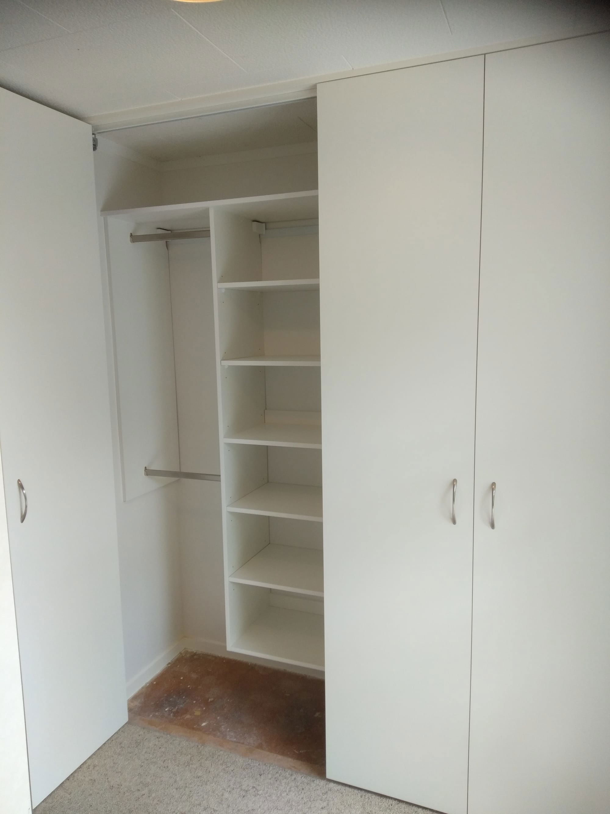 Wardrobe System with bi-fold doors (pic 1)