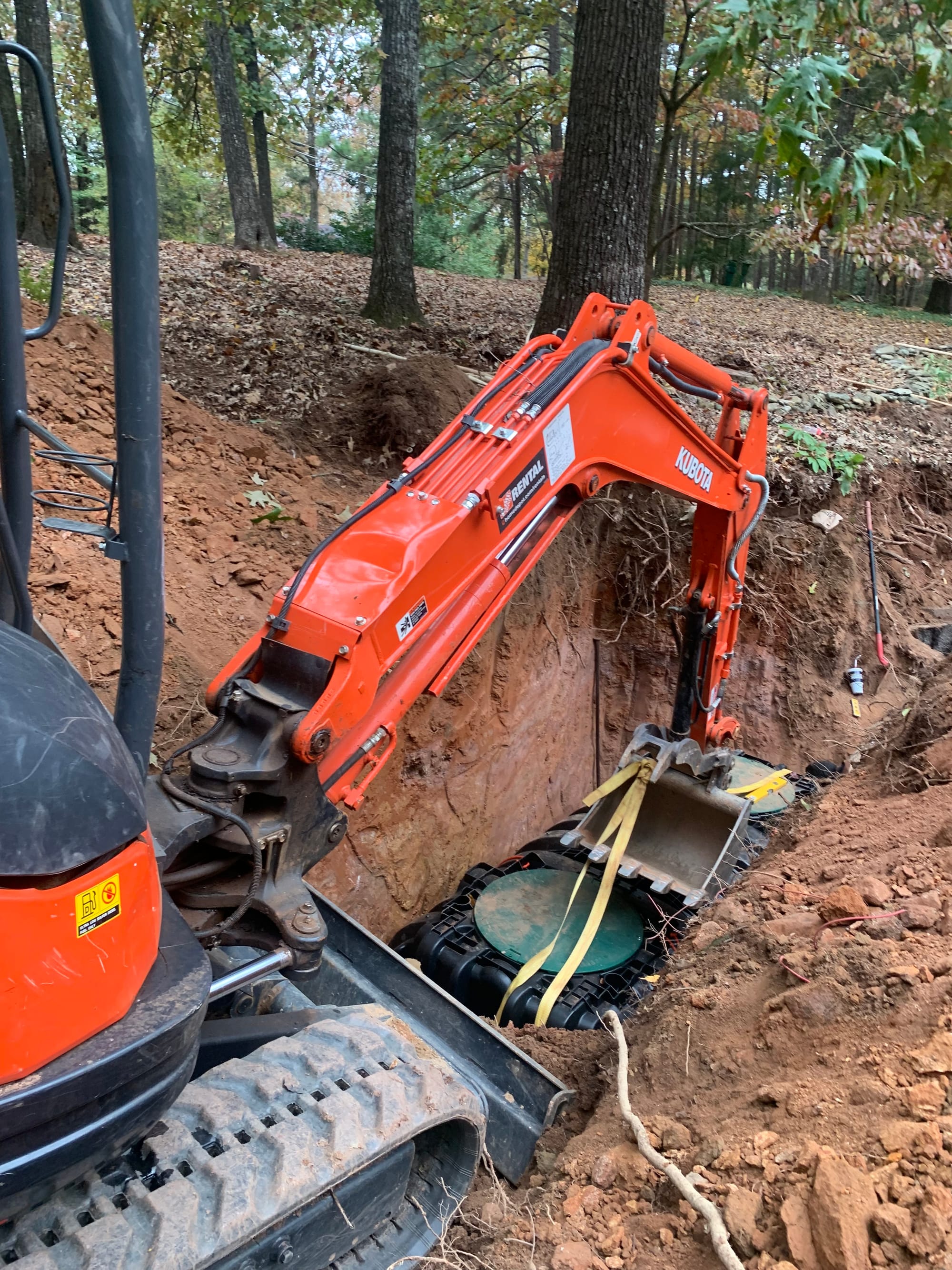 1000 gallons septic tank being installed