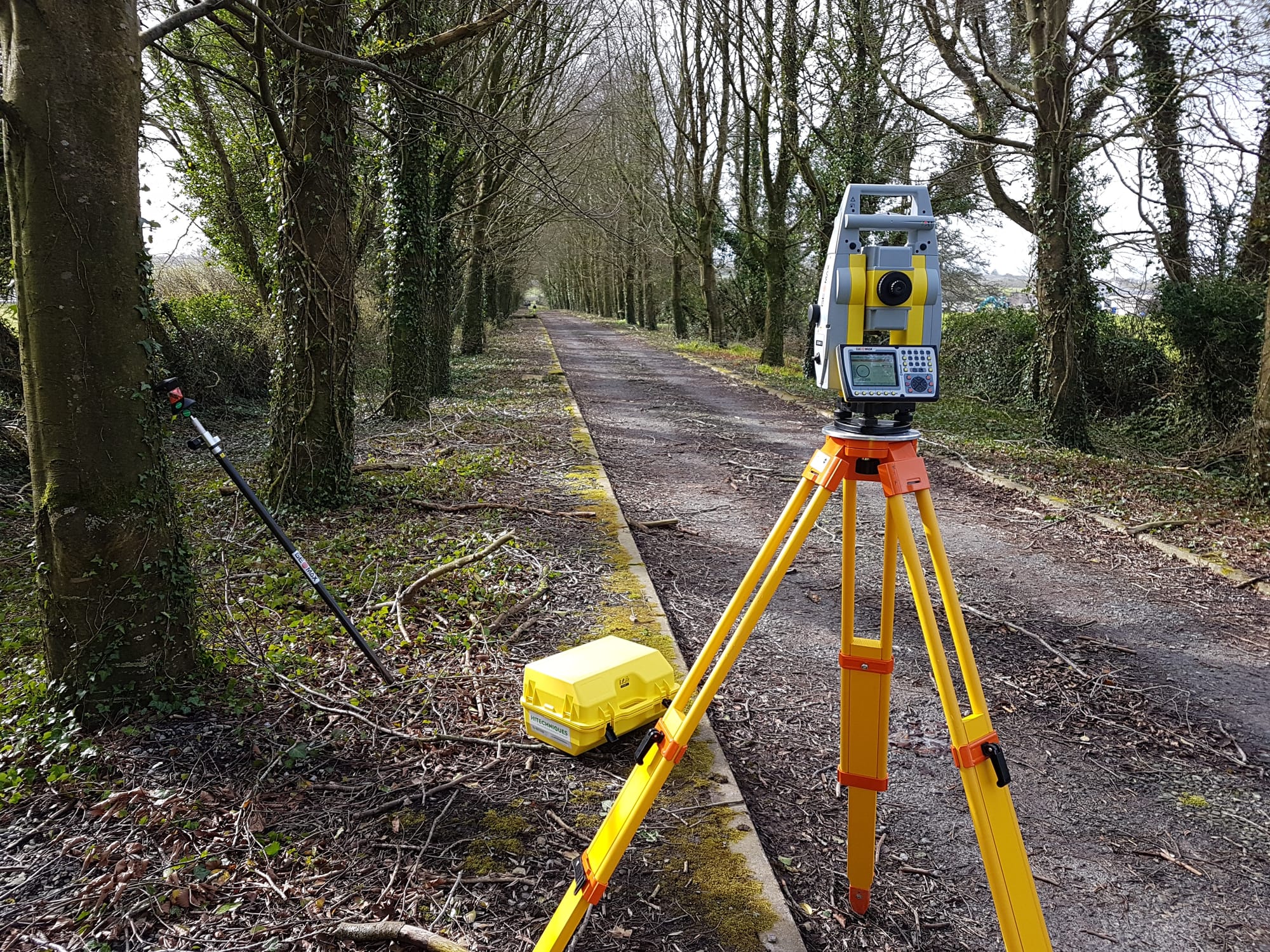 300 trees on a 1km driveway - No Problem!