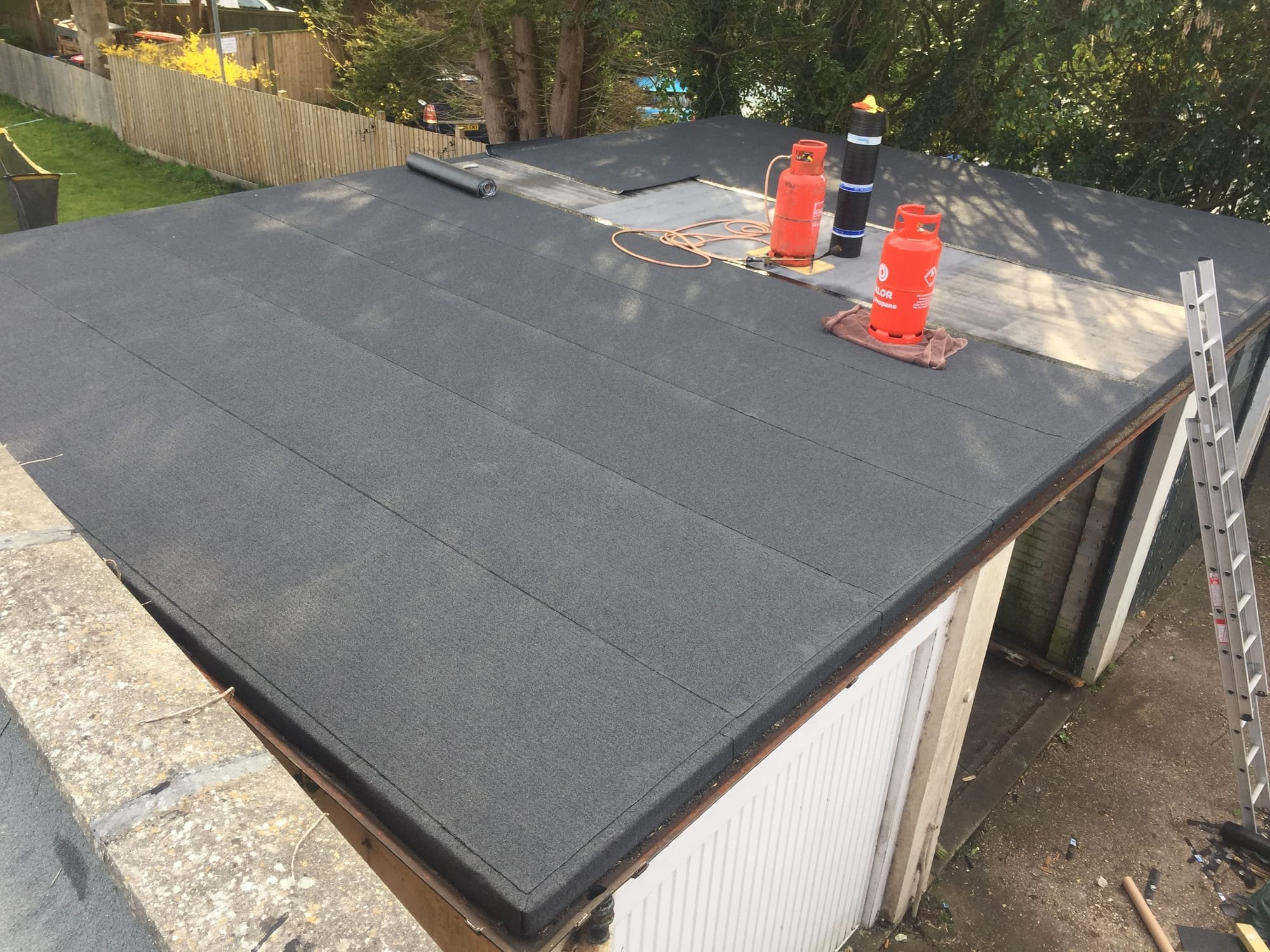 Flat roof construction