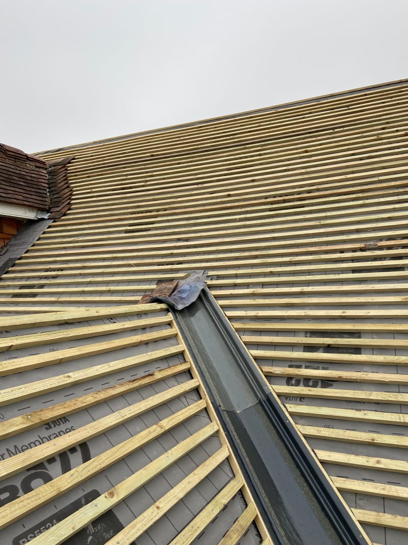 re felt & battening incl GRP (glas reinforced plastic) valley Pro