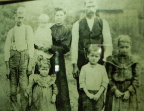 Solomon & Sarah Jane Peters Family C.1905