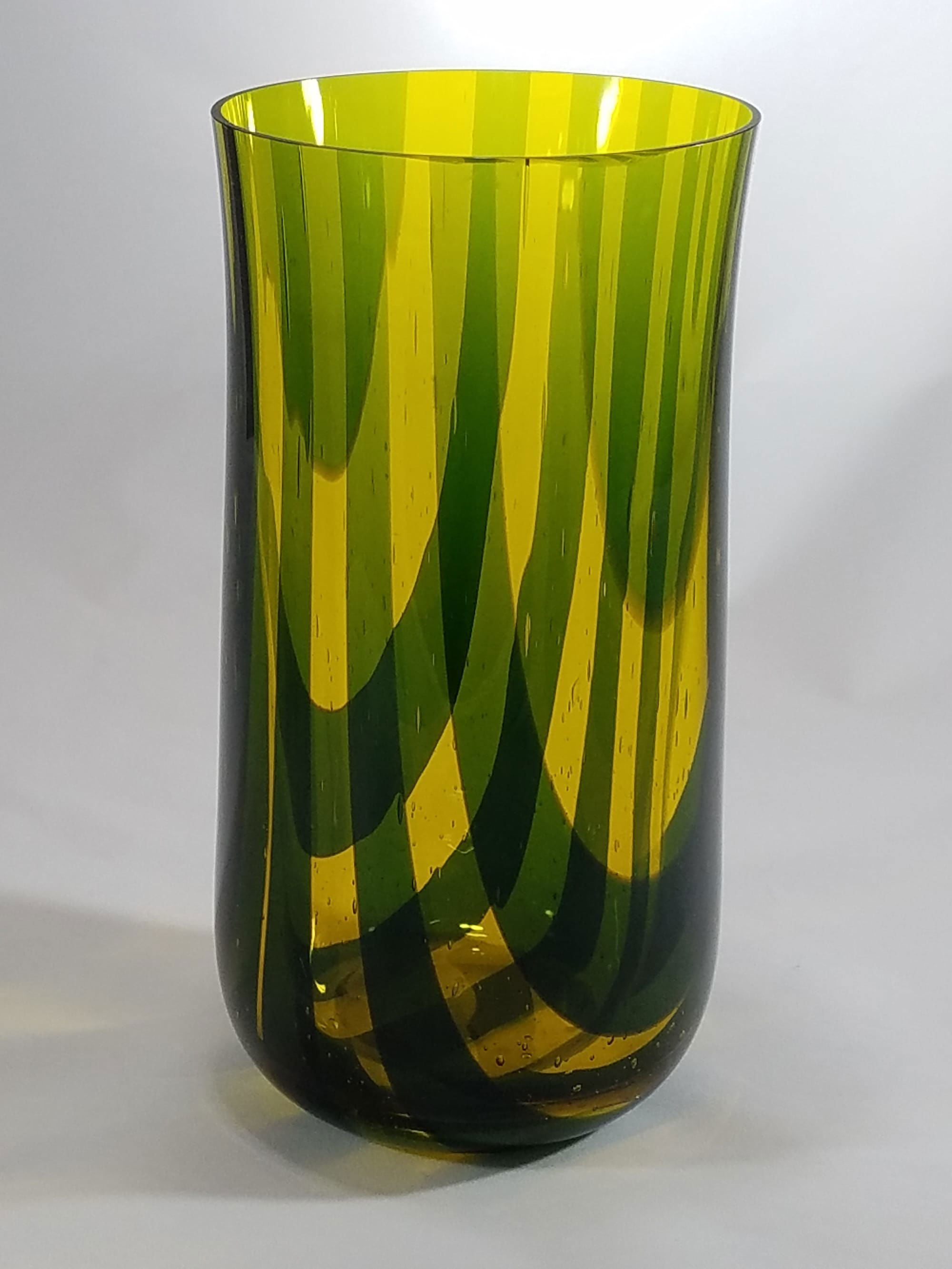 Yellow/Green Drop Vessel