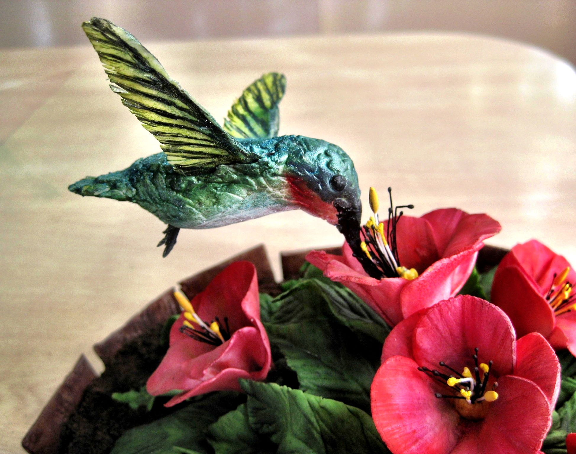 gumpaste hummingbird