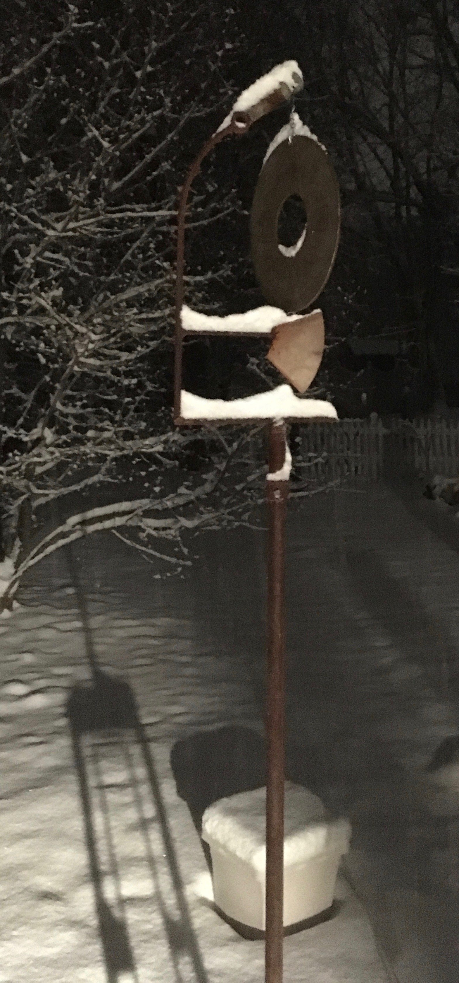 Gong in snow detail