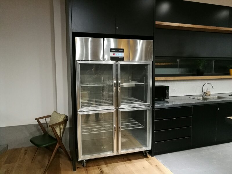 4 doors upright commercial refrigerator
