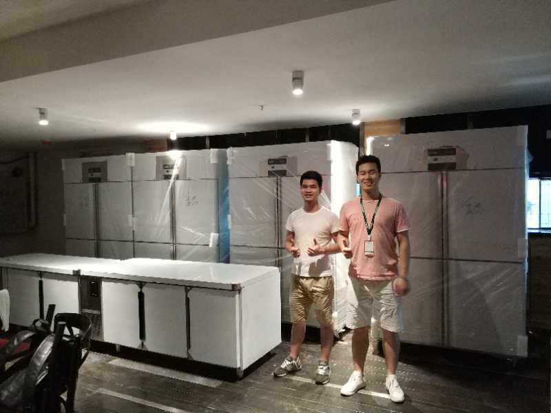Restaurant upright commercial refrigerator