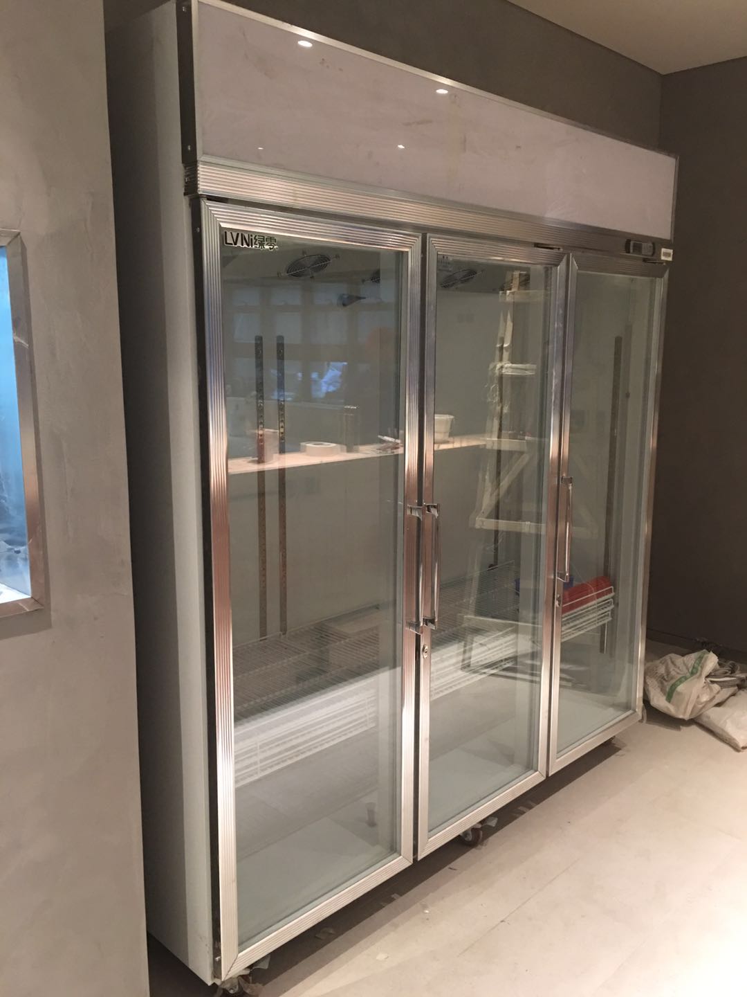 glass door merchandising refrigerators