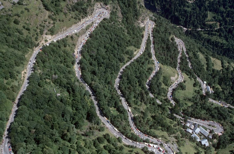 THE ASSAULT ON ALPE D'HUEZ