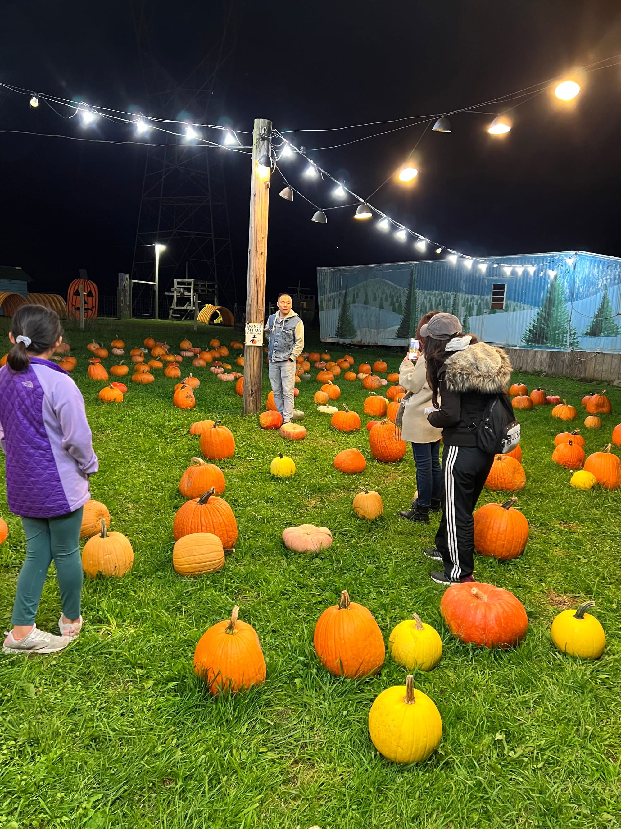 9-30-22 研究生 Corn Maze