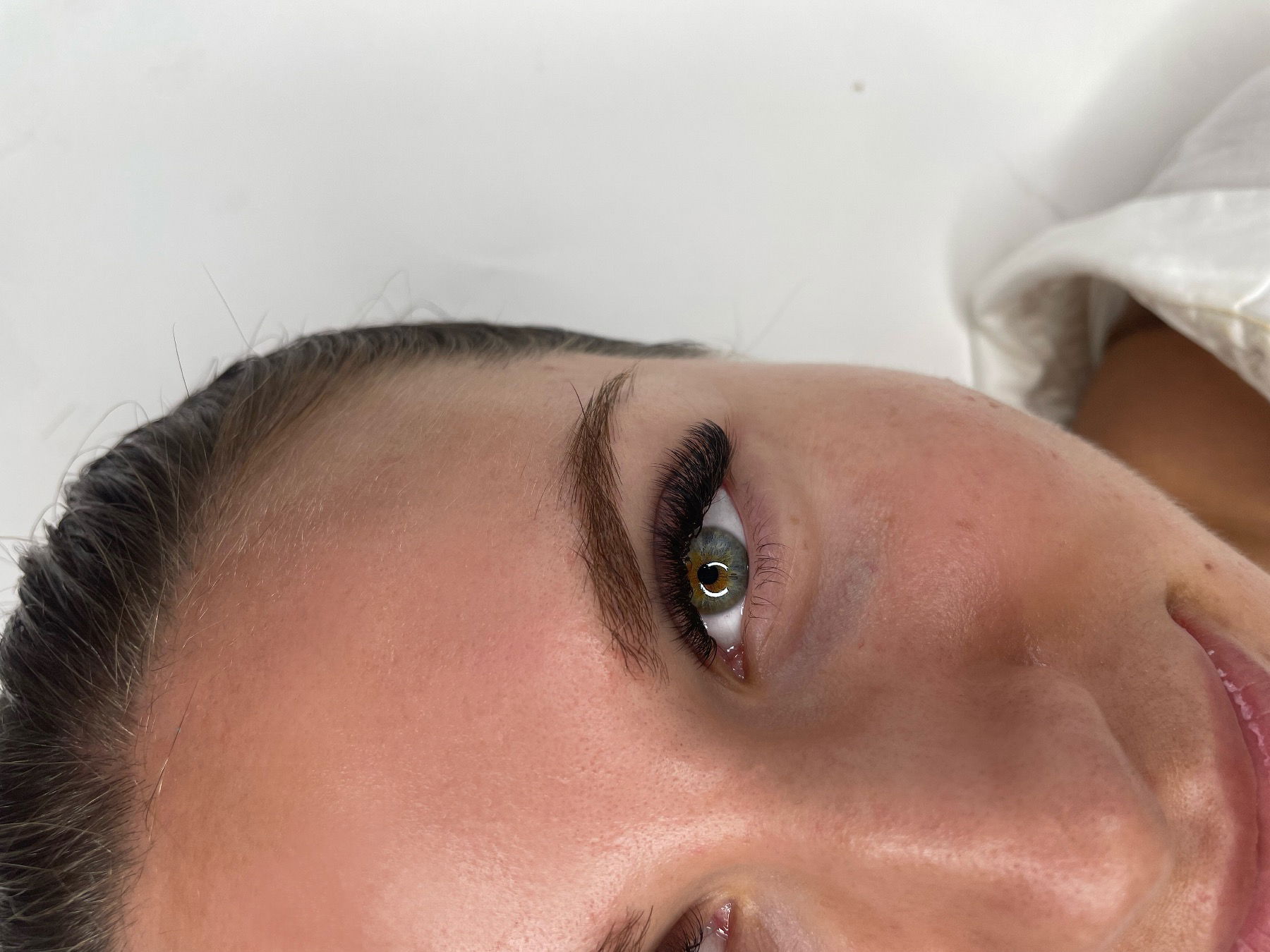 Pose de cils volume avec Jessica