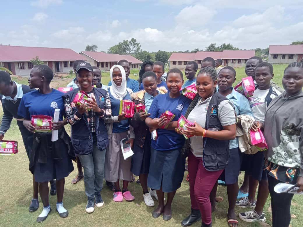Distribution of Reusable Sanitary to Students during the Holidays