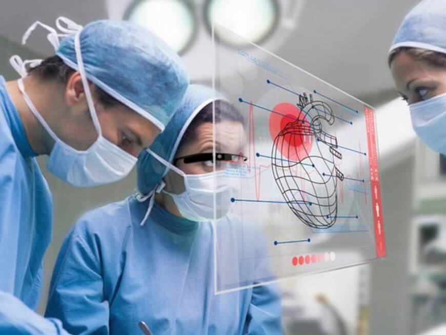 ברפואה, אנו יכולים להשתמש במציאות מדומה במגוון דרכים.