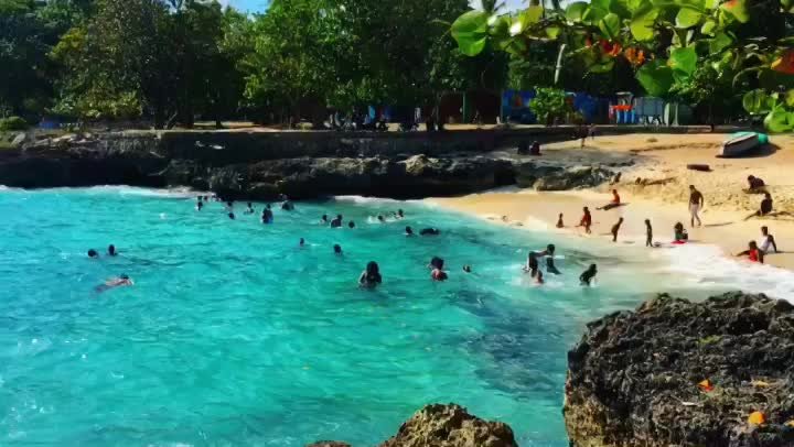 Video of a Dominican Beach, by Jack Loomes