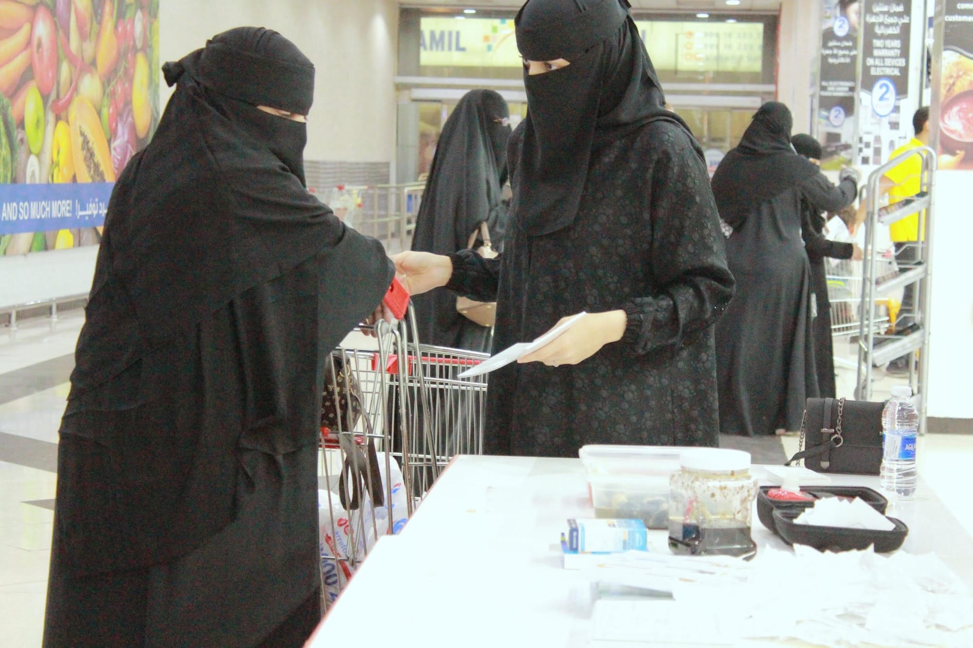 عيادة القسم النسائي تقيم معرضاً توعوياً في كارفور