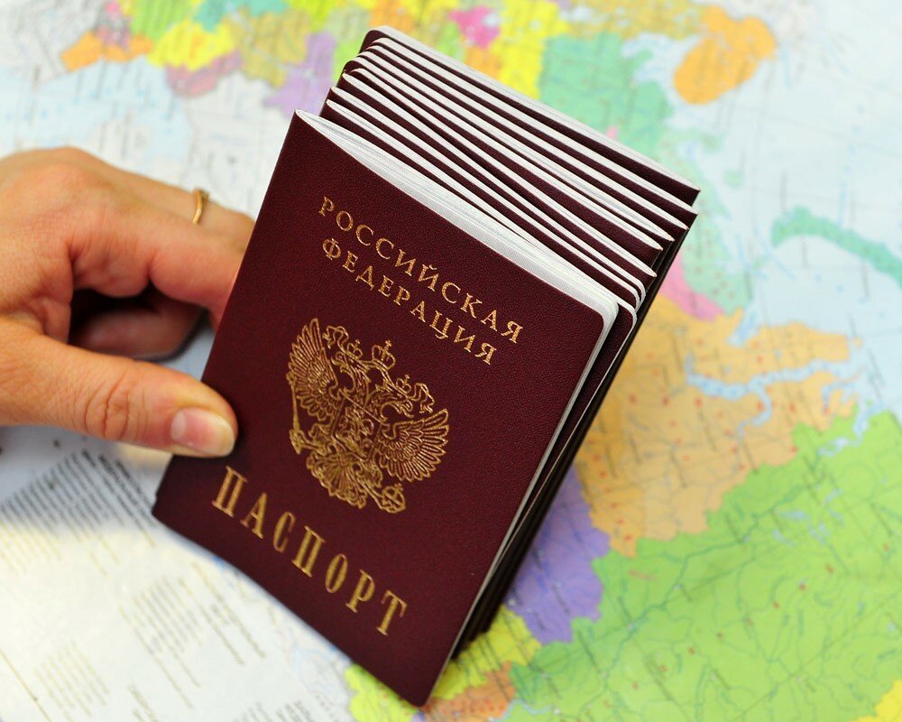 Теперь возможно. Госдума разрешила получать российское гражданство без отказа от иностранного
