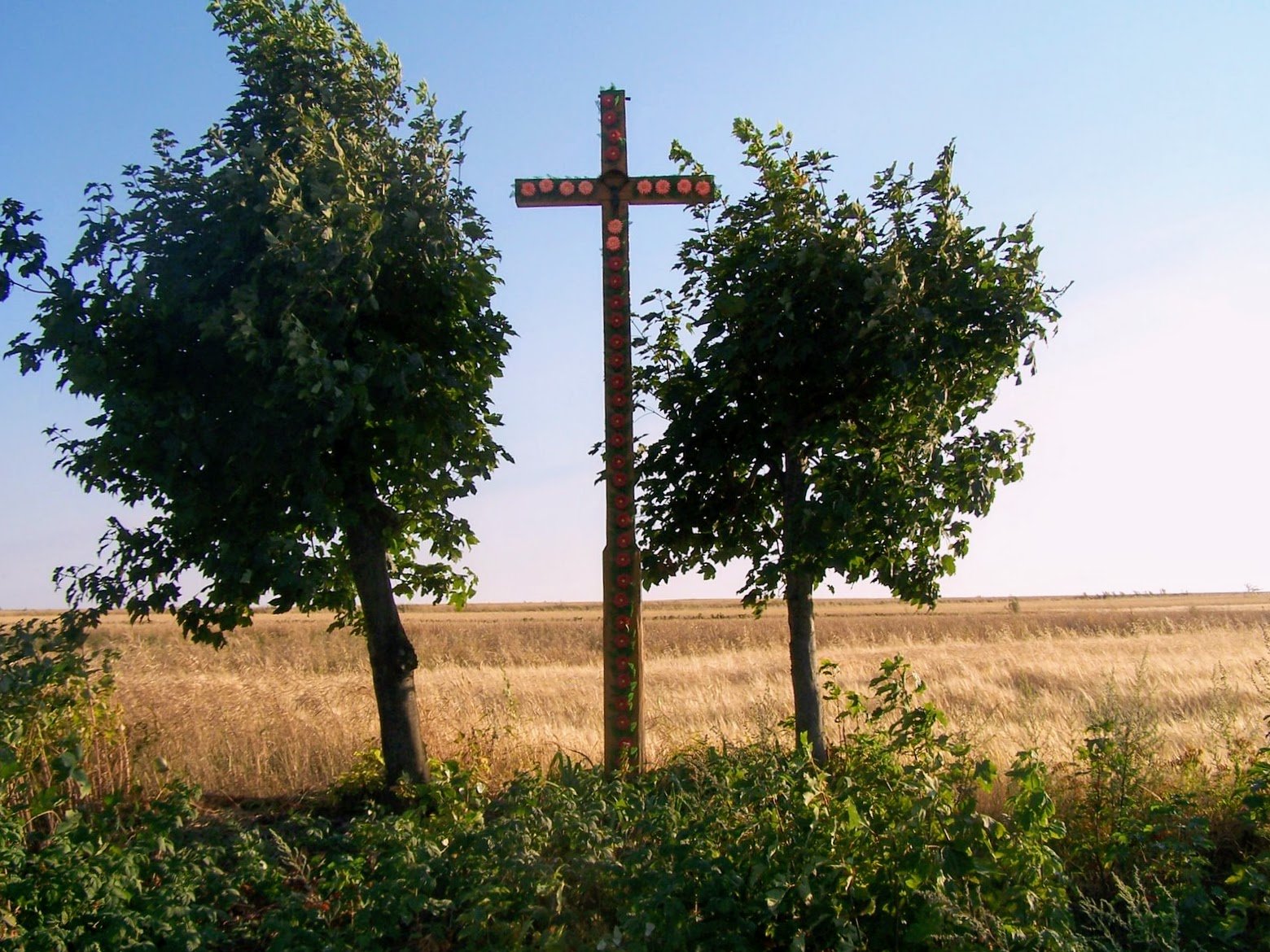 Krzyż w Częstoborowicach (przy drodze do Izdebna) do 2015