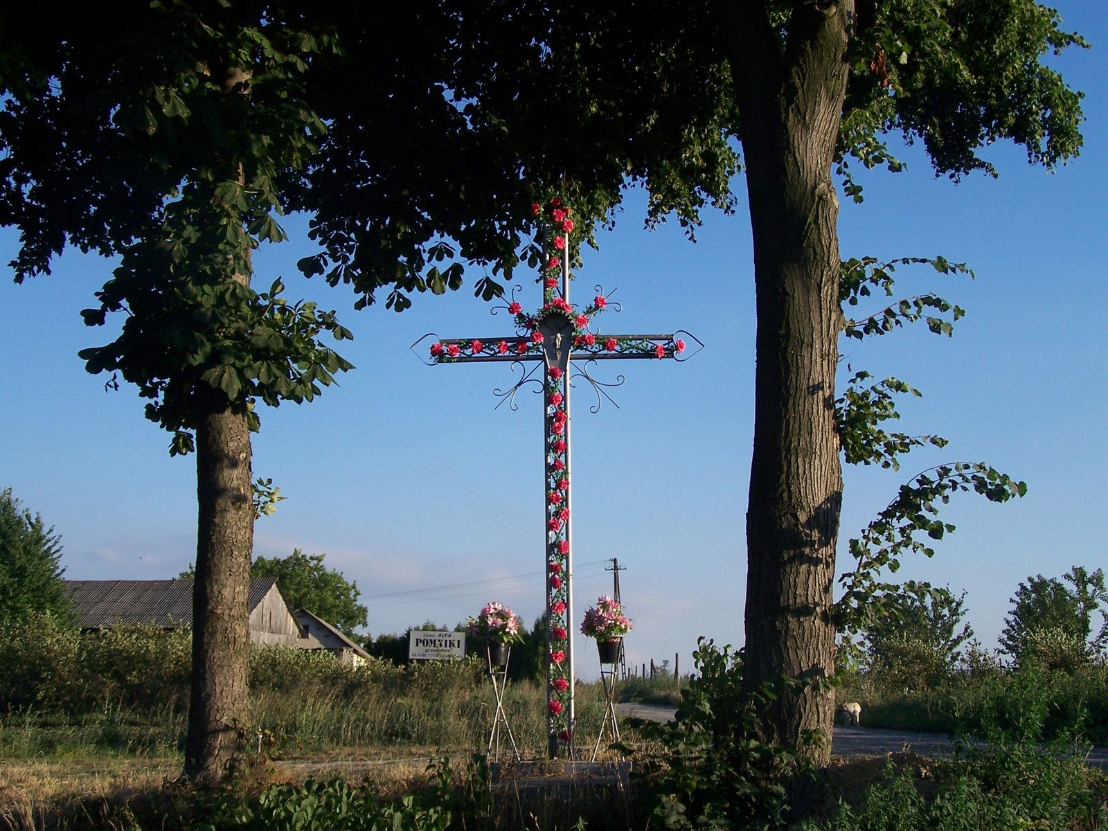 Krzyż w Częstoborowicach (naprzeciwko cmentarza)