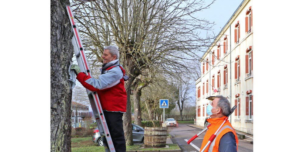 Départ depuis le parking devant le siège de la CC2T