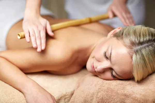 Massage relaxant et/ou sportif aux bâtons de bambous
