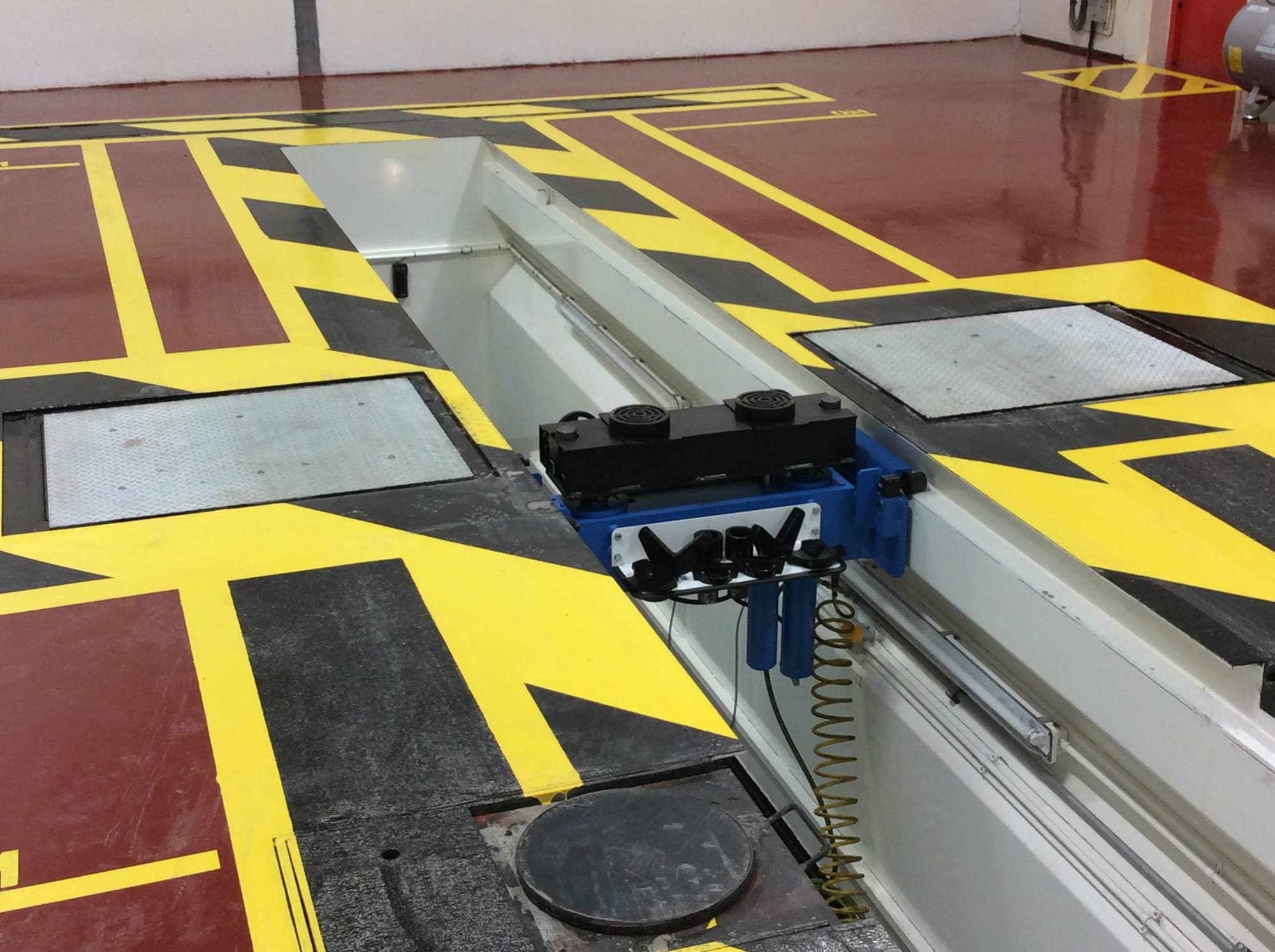 HGV Wheelplay detectors and heavy duty turning plates.