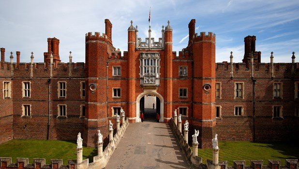 Windsor Castle and Hampton Court Private Car Tour