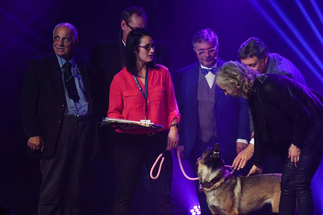 Prescillia et le chien LOOPING