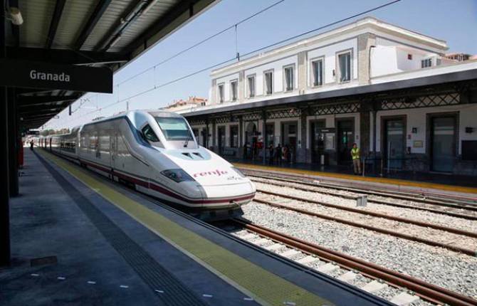 El Parlamento defiende el Talgo Granada-Madrid con parada en Linares-Baeza