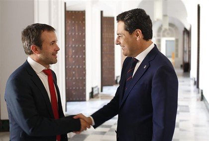 Moreno se compromete con el alcalde de Jaén a la puesta en marcha del tranvía en 2020