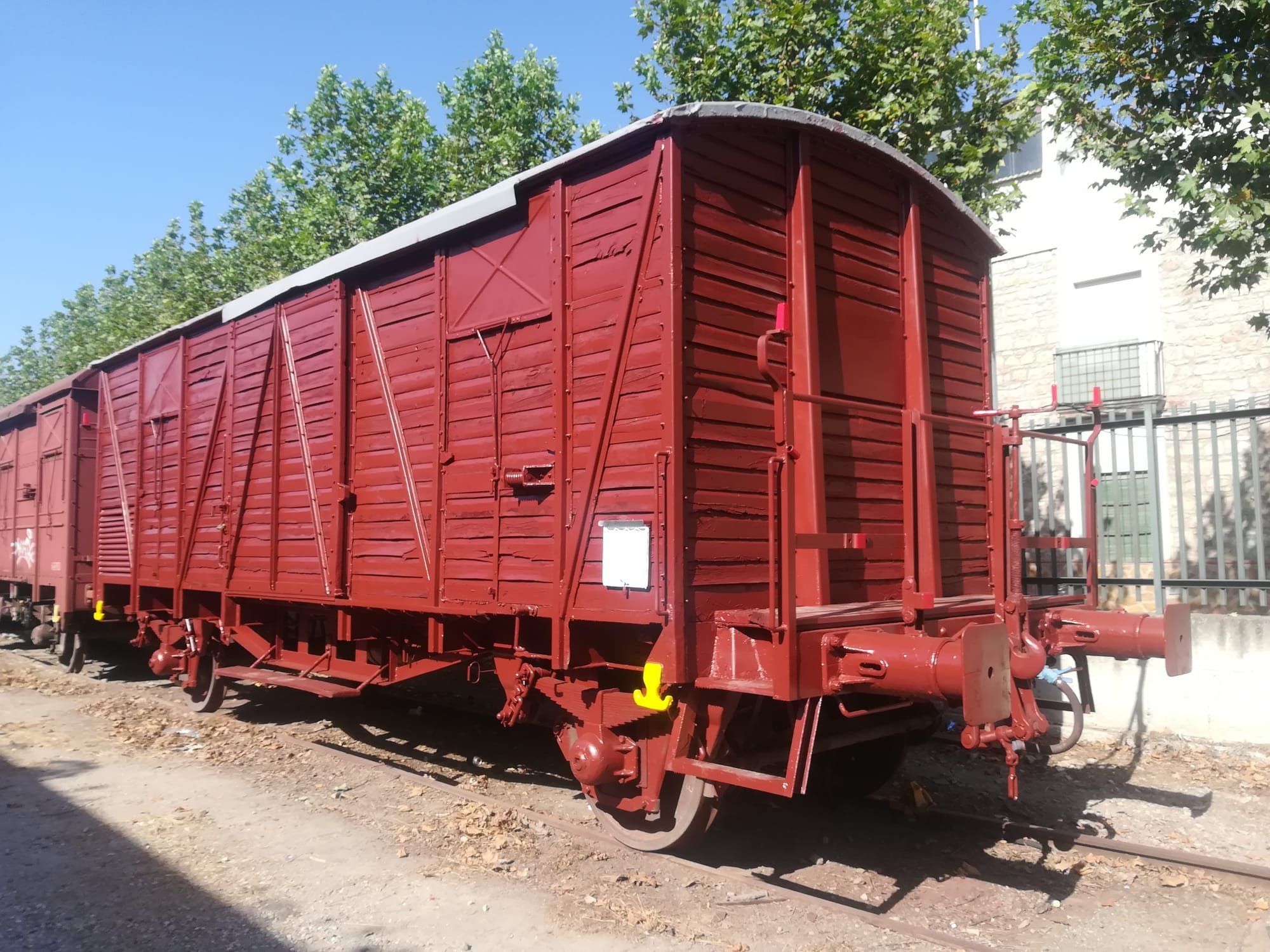 Vagón j3 balconcillo restaurado y pintado