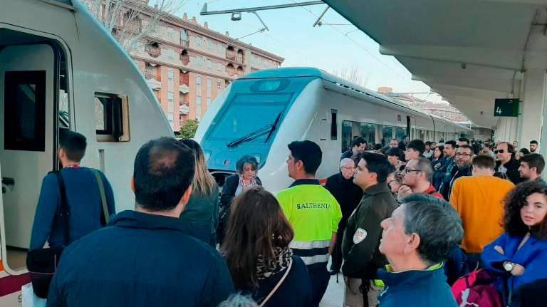 Cortado el tráfico ferroviario entre Espeluy y Jaén por una avería en la catenaria