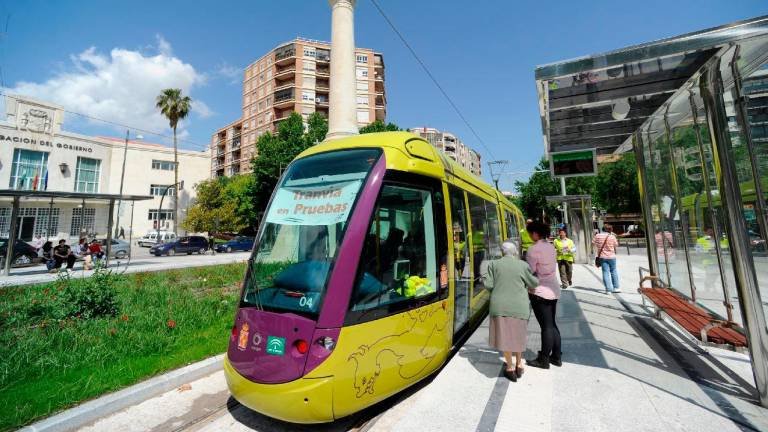 El presidente andaluz cree que el tranvía de la capital estará circulando "este año"