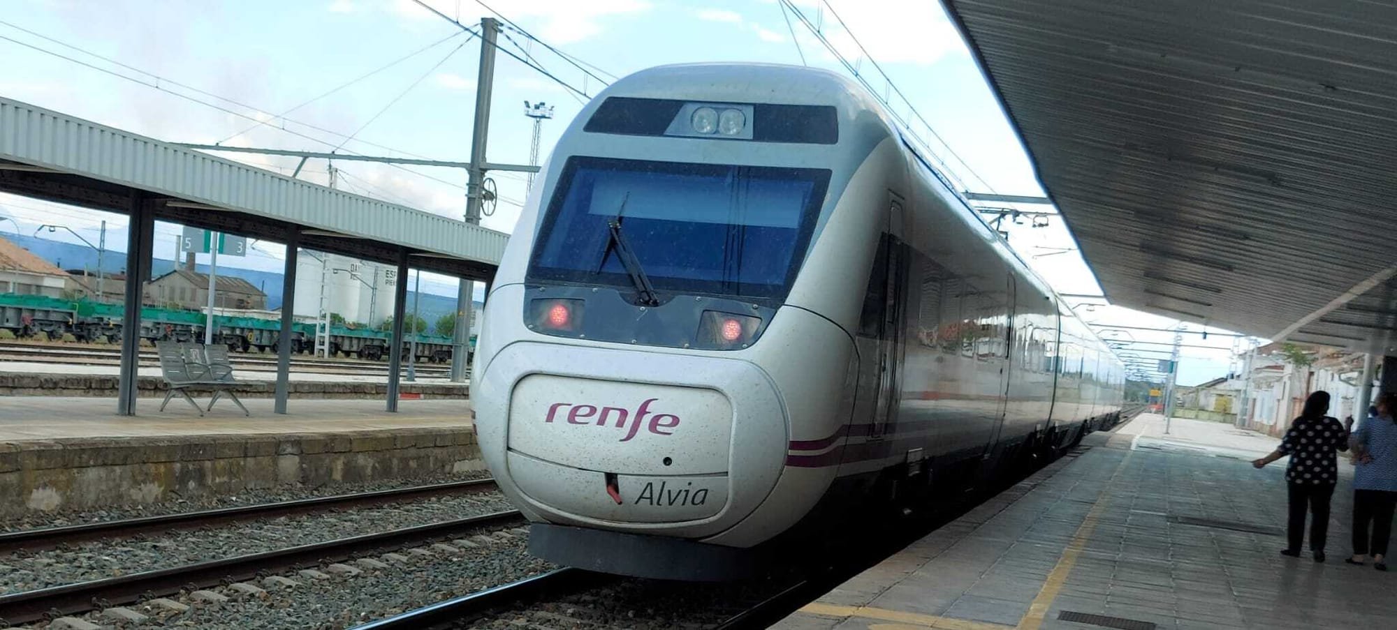 El nuevo tren directo entre Cádiz y Barcelona hará parada en Linares-Baeza