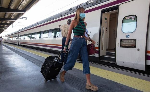 Solo tres personas cogen el tren lanzadera de Jaén a Madrid por Córdoba en su viaje inaugural