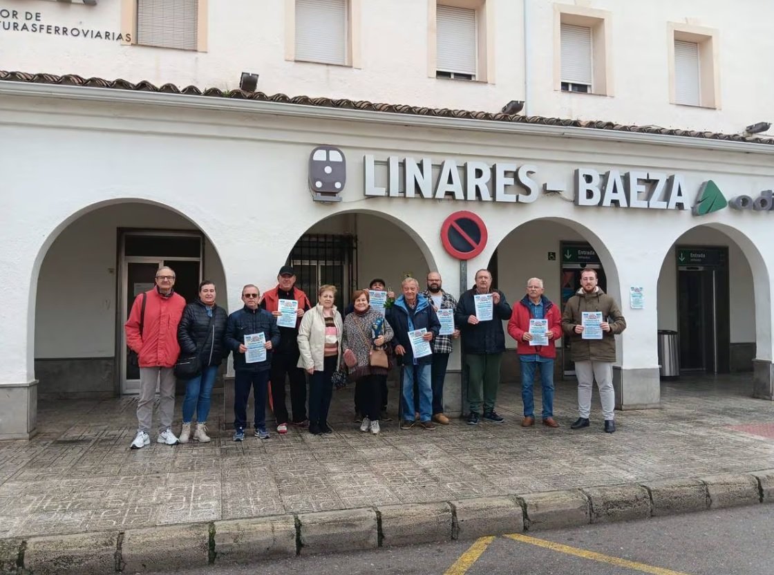 Protesta en Linares-Baeza en defensa del ferrocarril: “Más servicios para las estaciones medias y paradas en todos los pueblos”