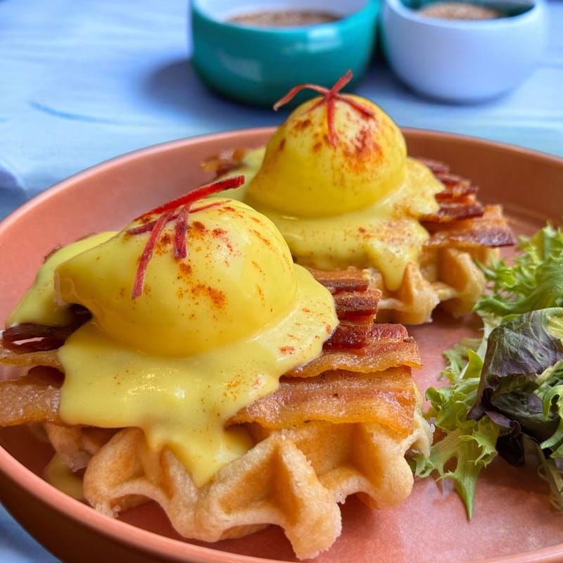 Sweet Baked Bacon Egg's Benedict (Waffle)