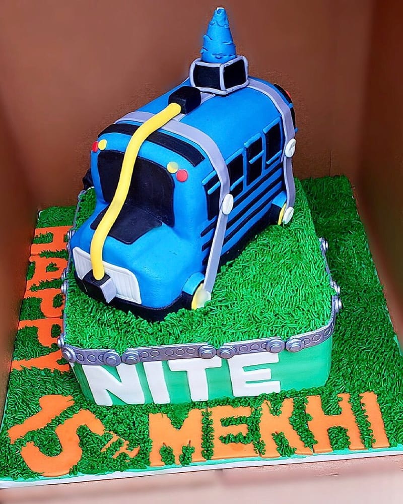 Chuggington Drip Cake! Happy 6th Birthday Austin @denes_garcia Cardstock  Toppers by @momof7creations | Instagram