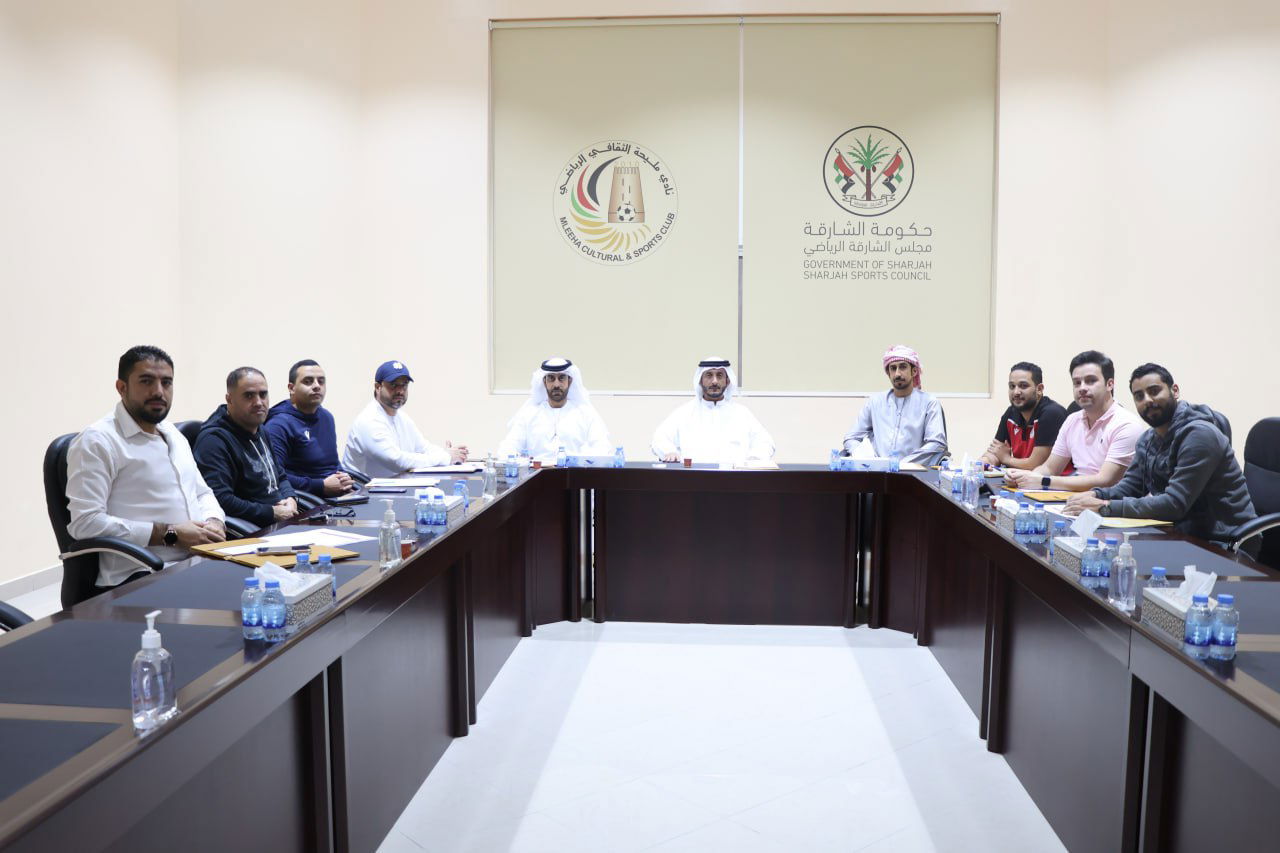 خلال متابعته لمستجدات واحتياجات اللاعبين والمدربين..