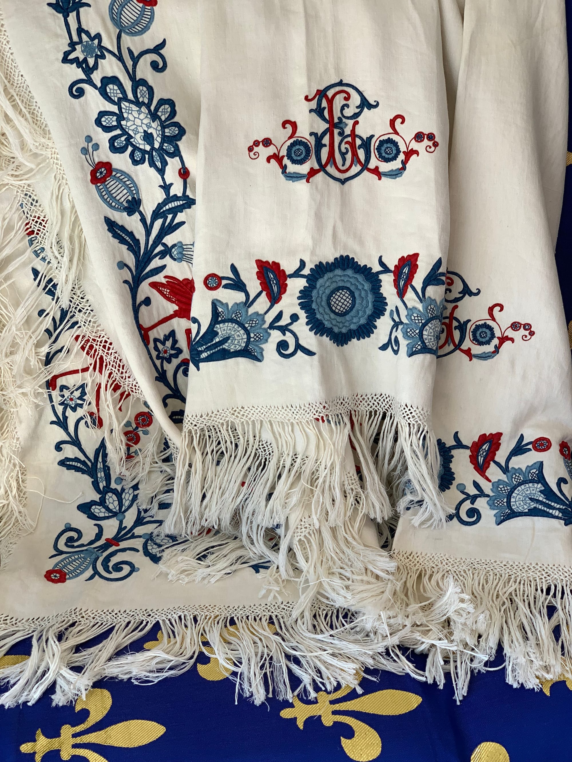drap ancien en fil monogramme RM