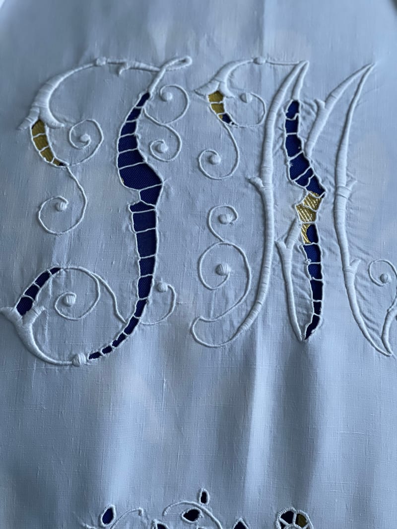 drap ancien en lin avec monogramme